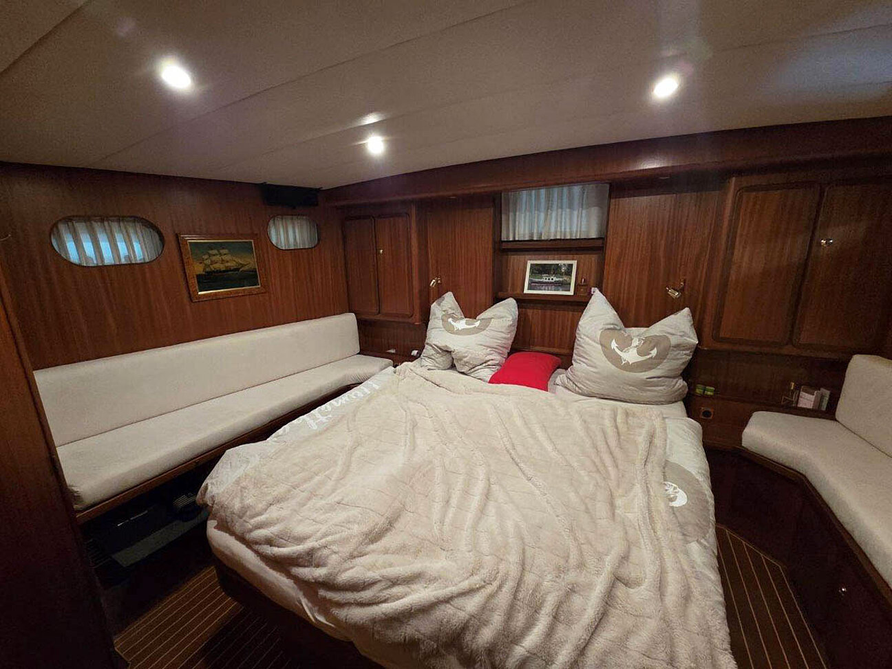 Linssen Yacht Grand Sturdy 460 AC TWIN Bett mit Sitzbank