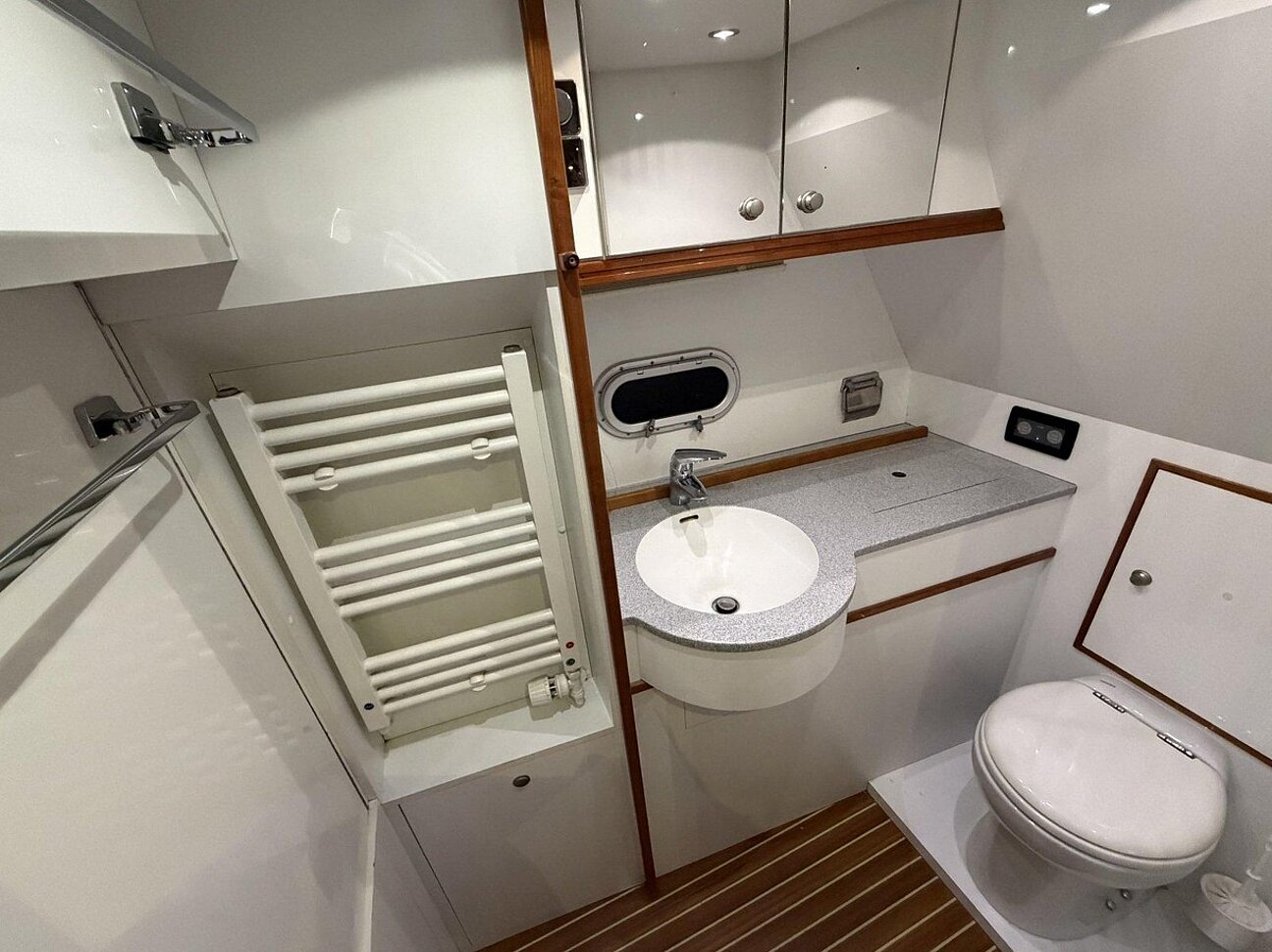 Motoryacht Elling E3 Spezial Bad