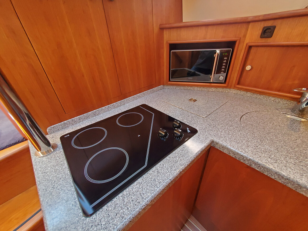 Tryvia 1300 GT Hardtop Innen