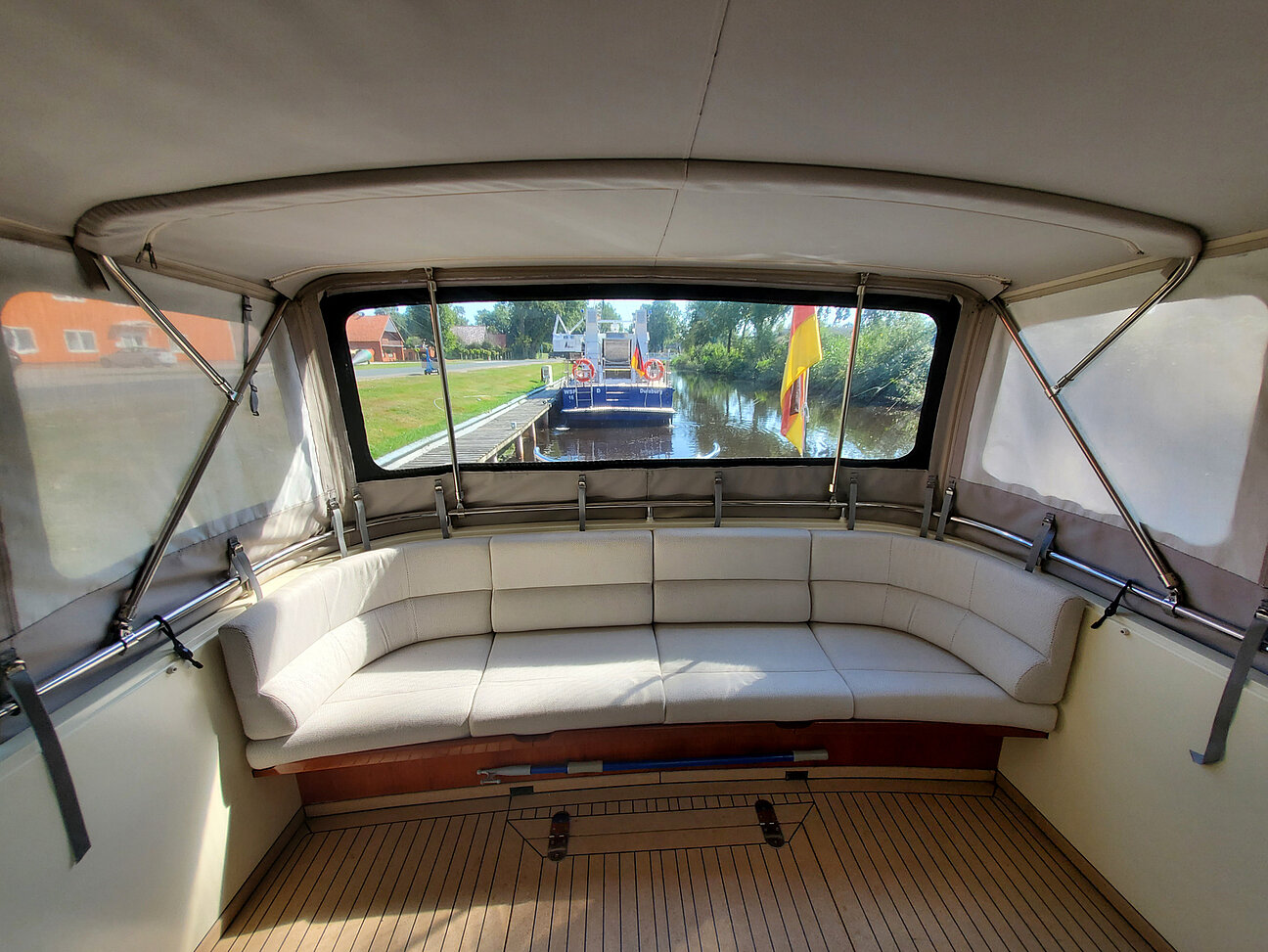 Tryvia 1300 GT Hardtop Innen