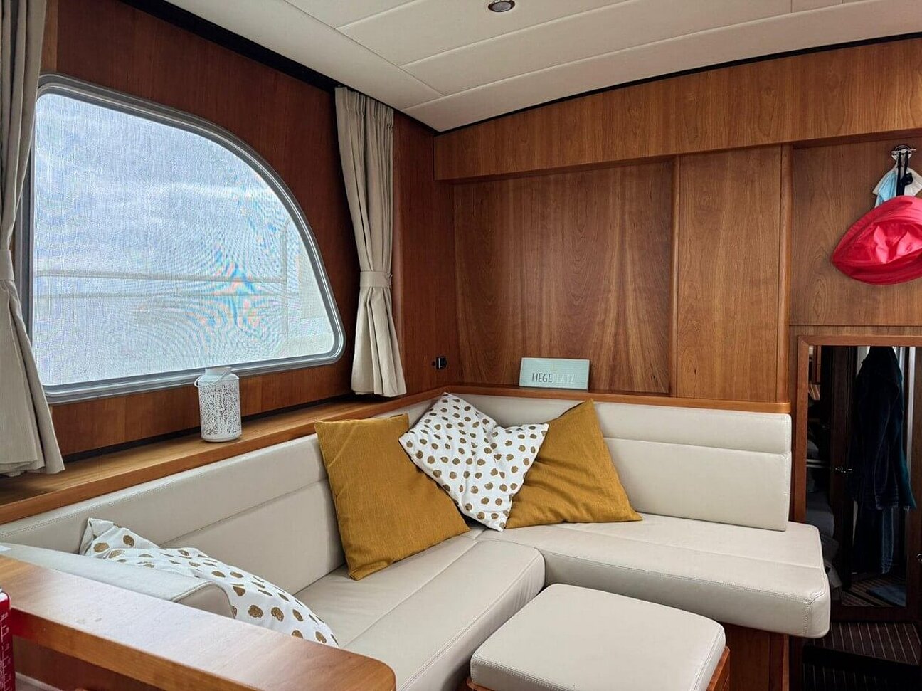 Linssen Grand Sturdy 40.0 AC Wohnbereich