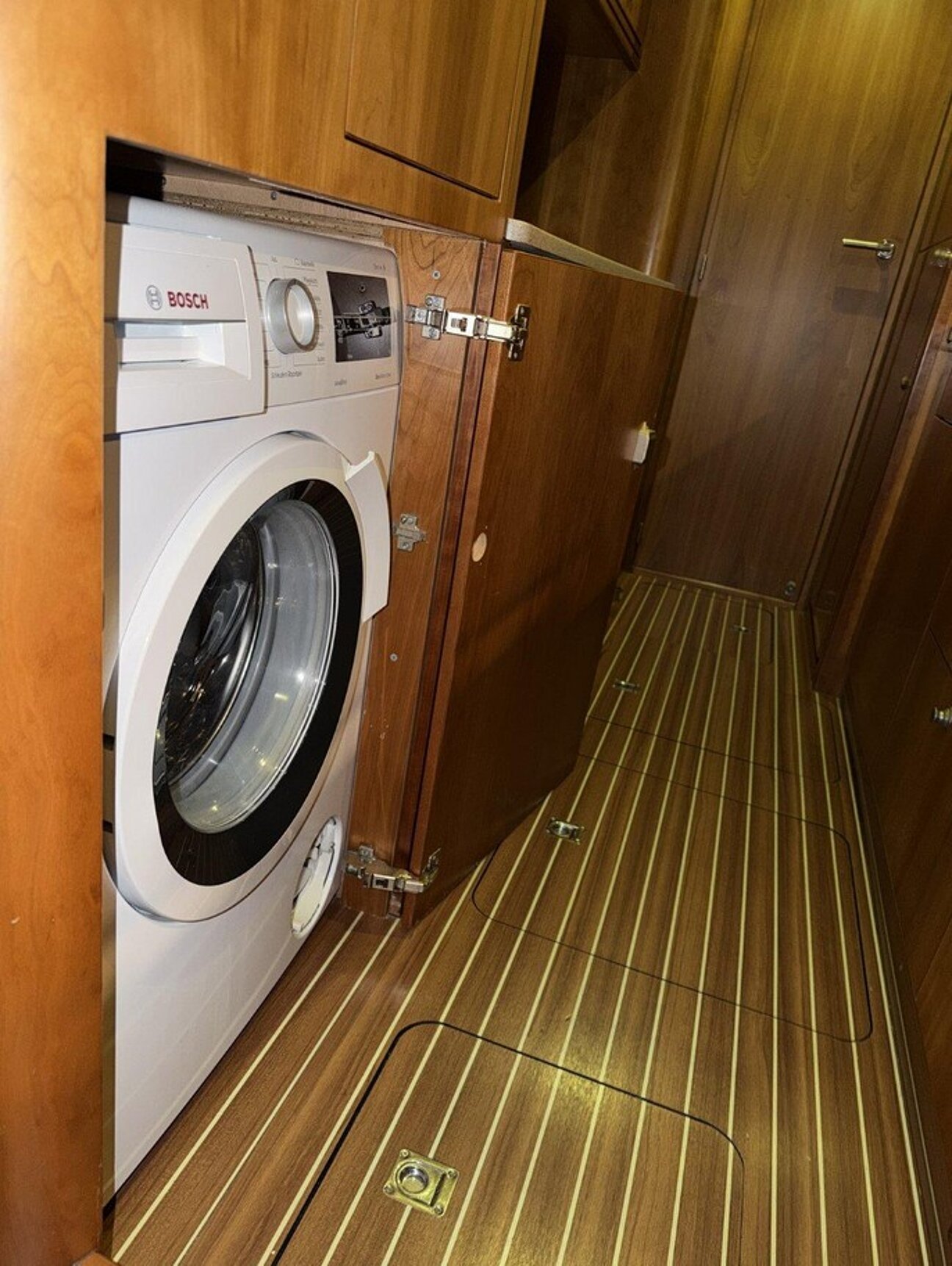 Motoryacht Elling E3 Spezial Waschbereich