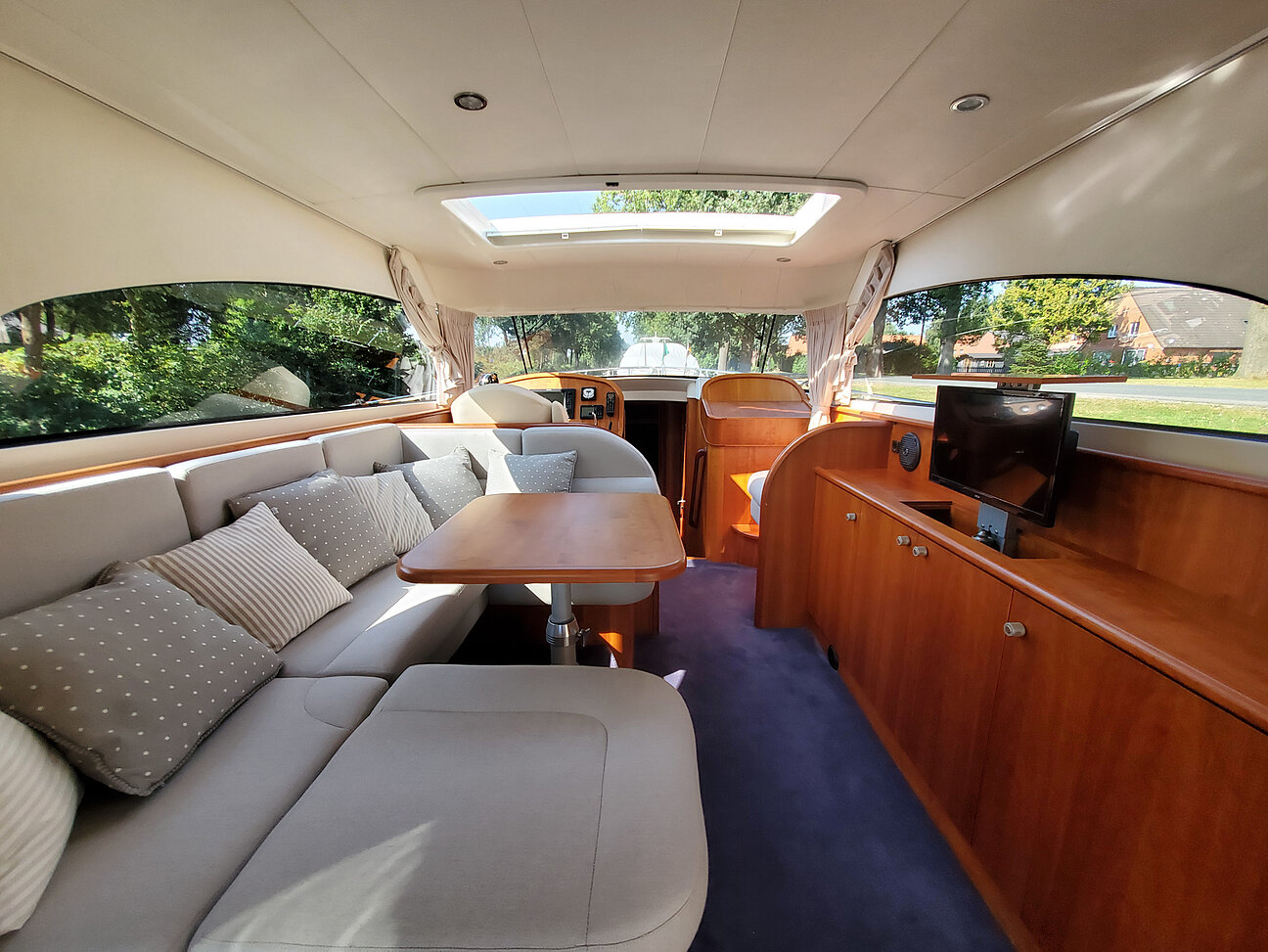 Tryvia 1300 GT Hardtop Innen
