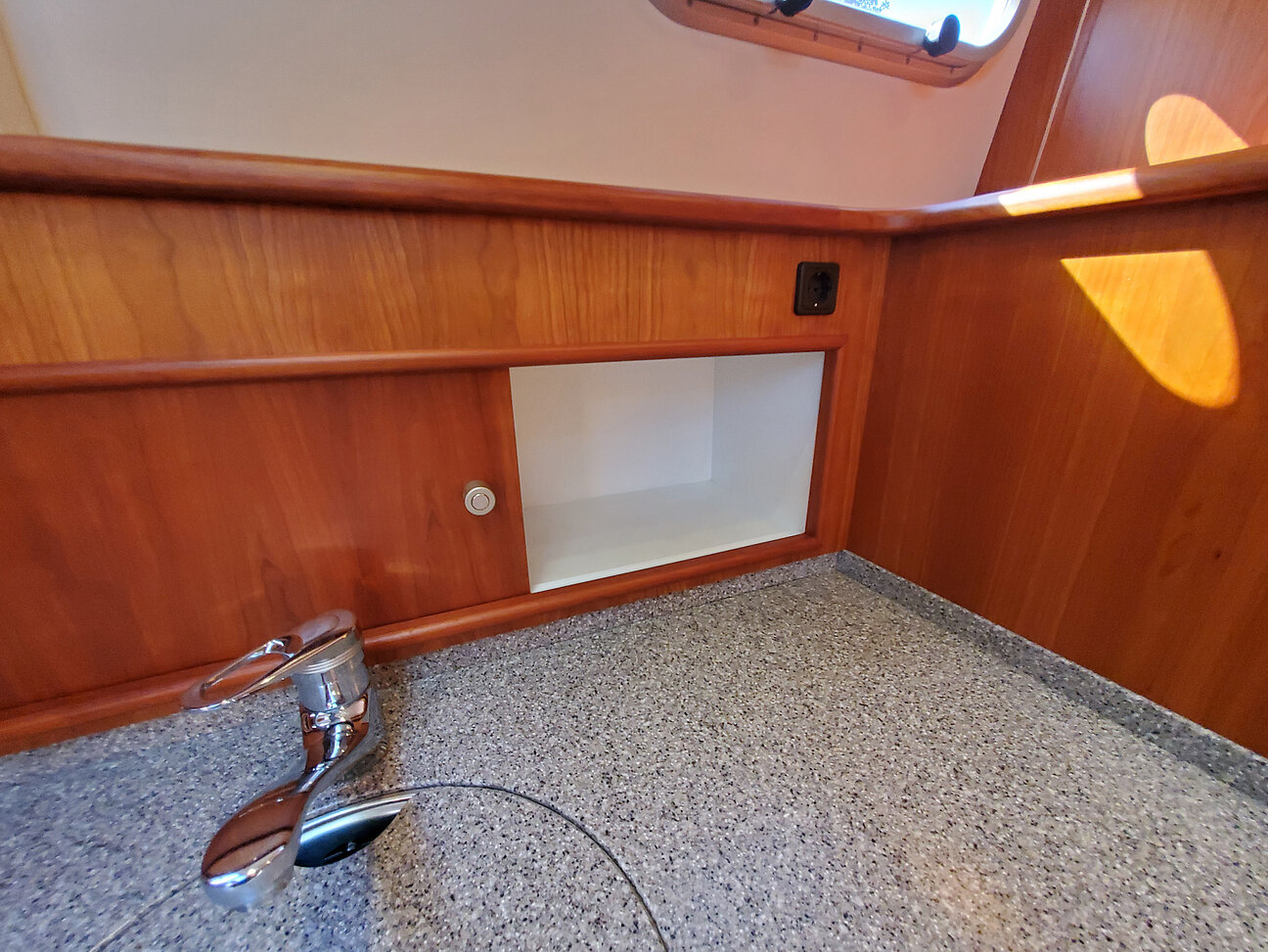 Tryvia 1300 GT Hardtop Innen