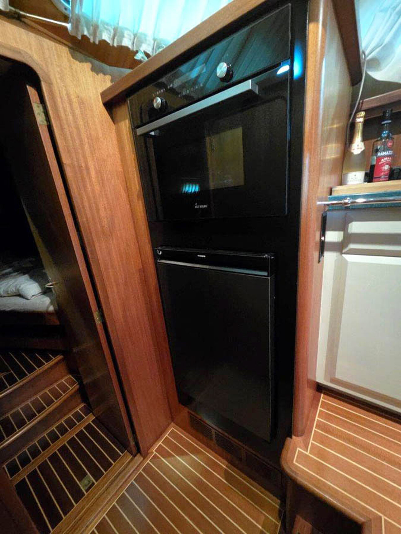 Linssen Yacht Grand Sturdy 460 AC TWIN Kühlschrank mit Backofen