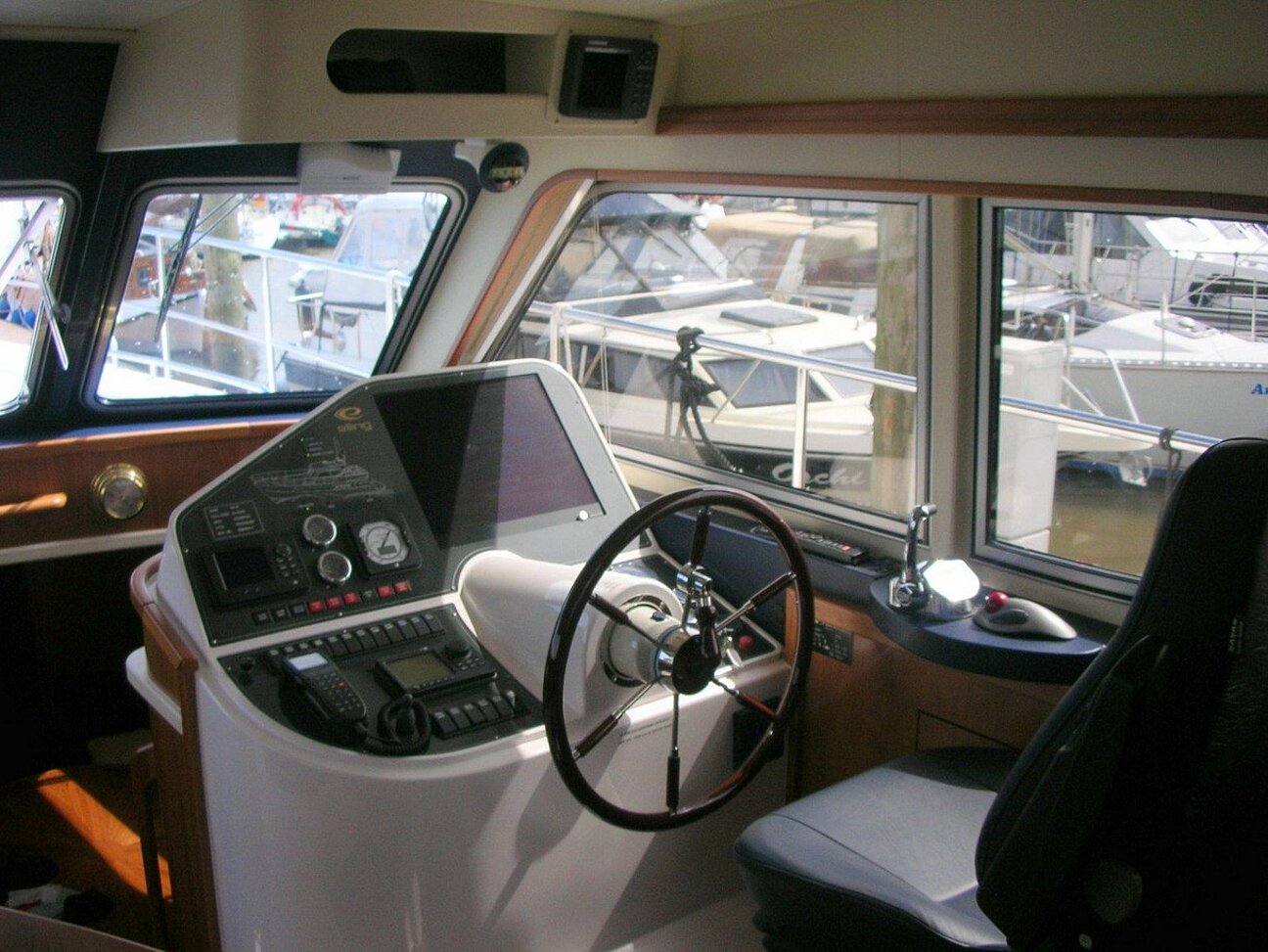 Motoryacht Elling E3 Spezial Steuerbereich