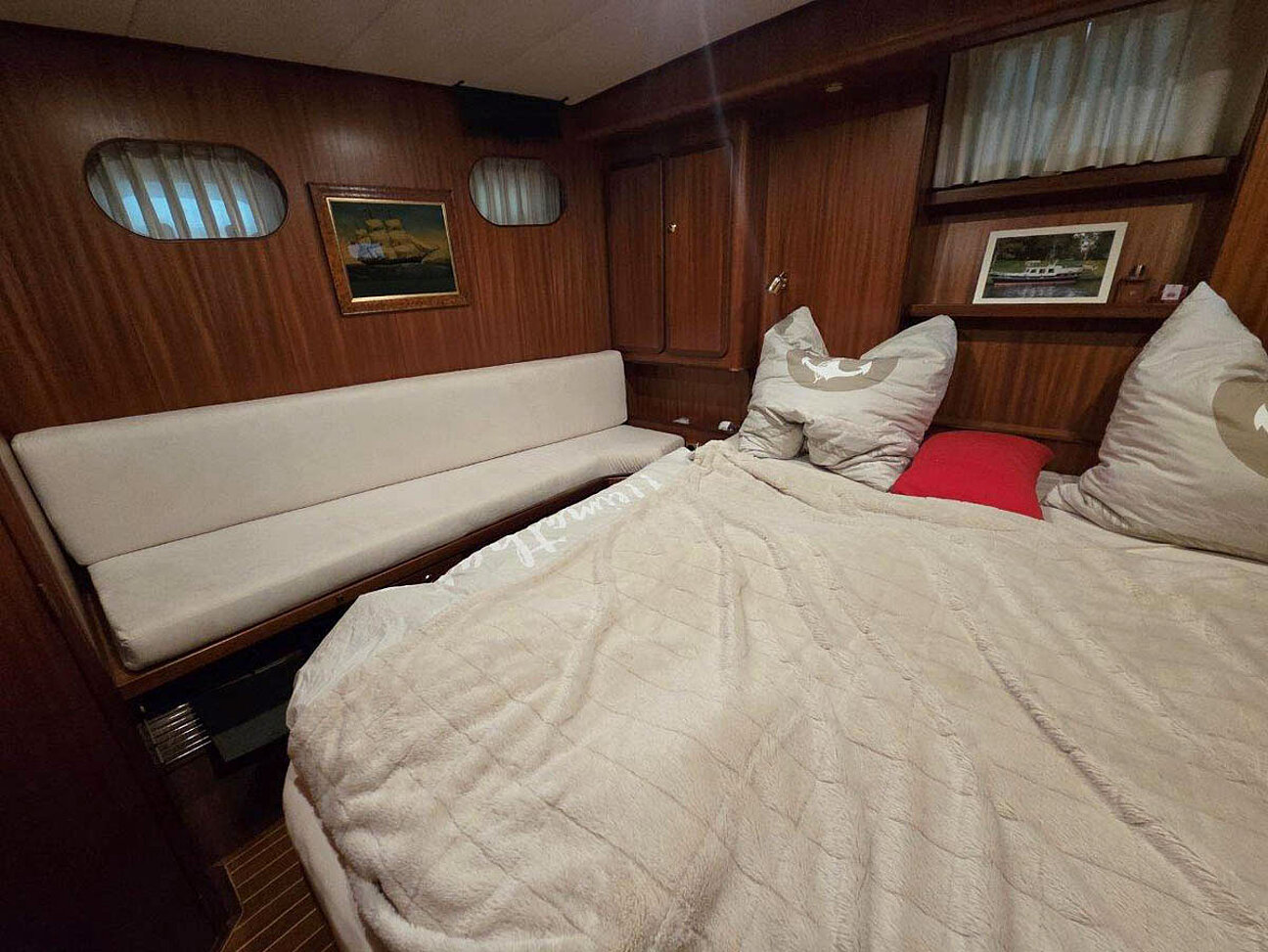 Linssen Yacht Grand Sturdy 460 AC TWIN Bett mit Sitzbank